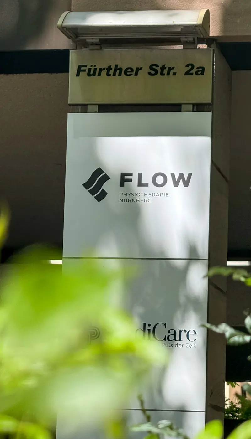 FLOW Physiotherapie sign at the entrance, Fürther Straße 2 A